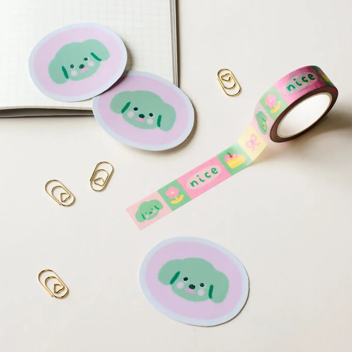 Claire Paul Holografische sticker - Groene hond