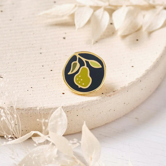 Claire Paul Emaille Speldbadge - Peer