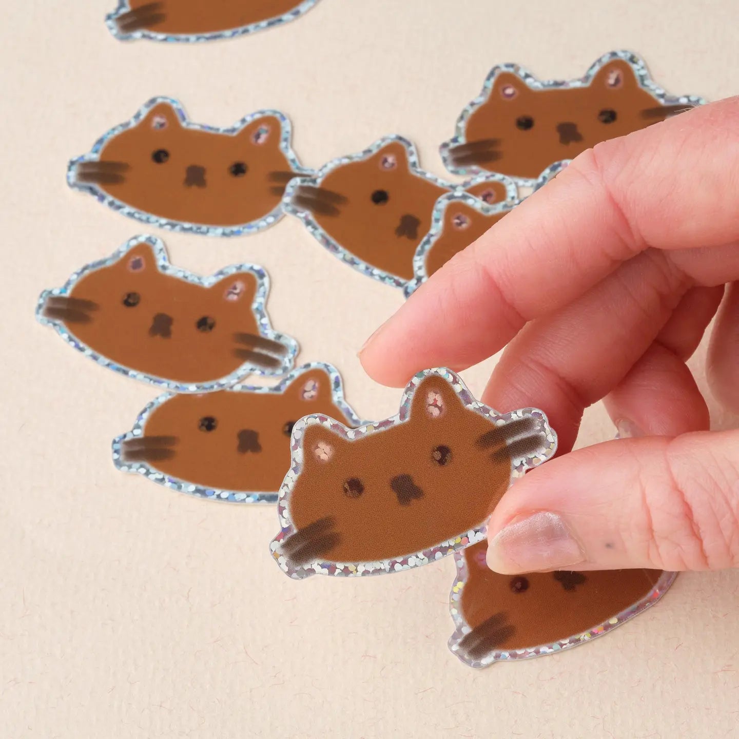 Claire Paul Holografische sticker - Donkerbruine kat