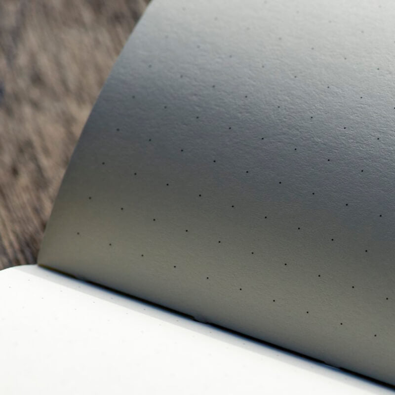 Notitieboek met dot grid close up
