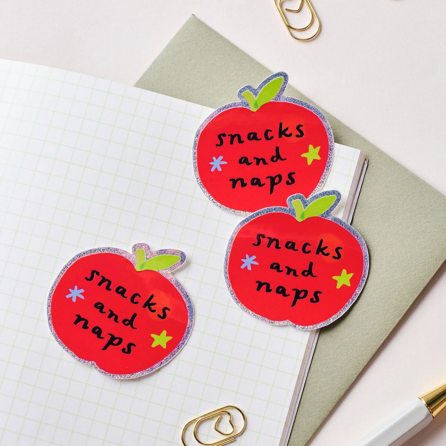 Holografische sticker Snacks and Naps - Claire Paul
