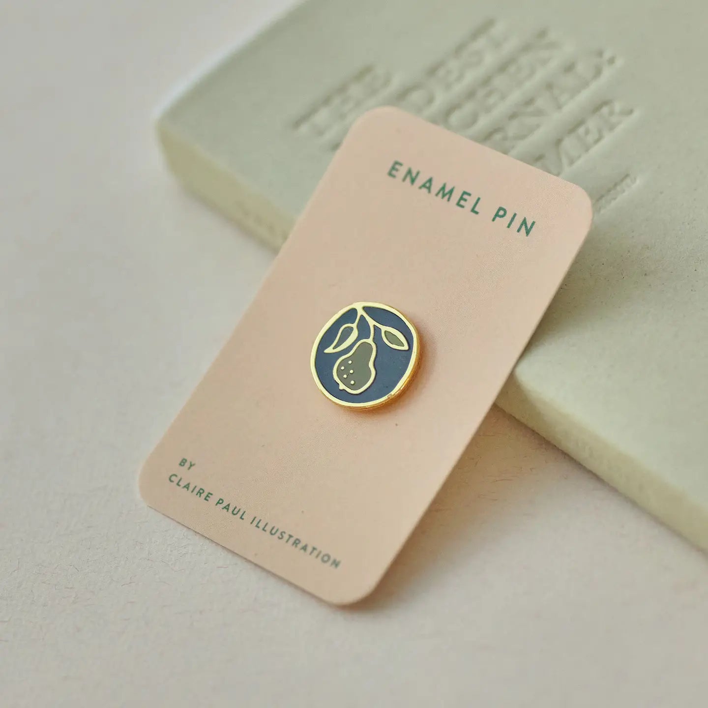 Claire Paul Emaille Speldbadge - Peer