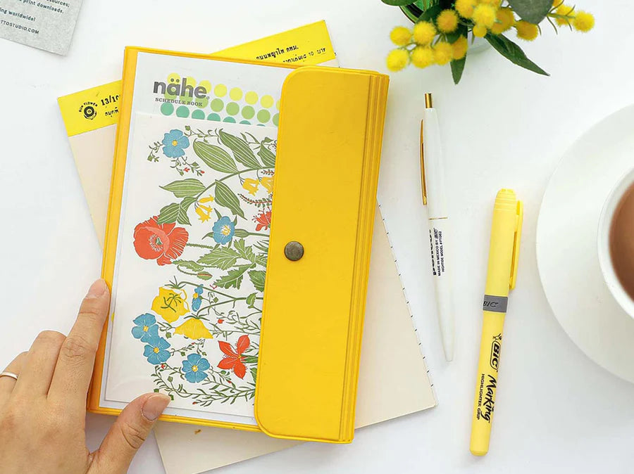 Nähe 2025 Weekly Free Diary B6 - Yellow