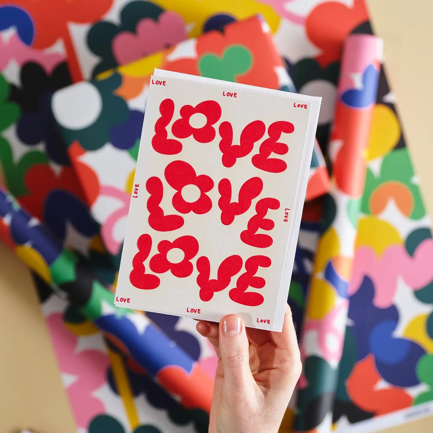 Wrap - Greeting card 'Love love love' in relief 