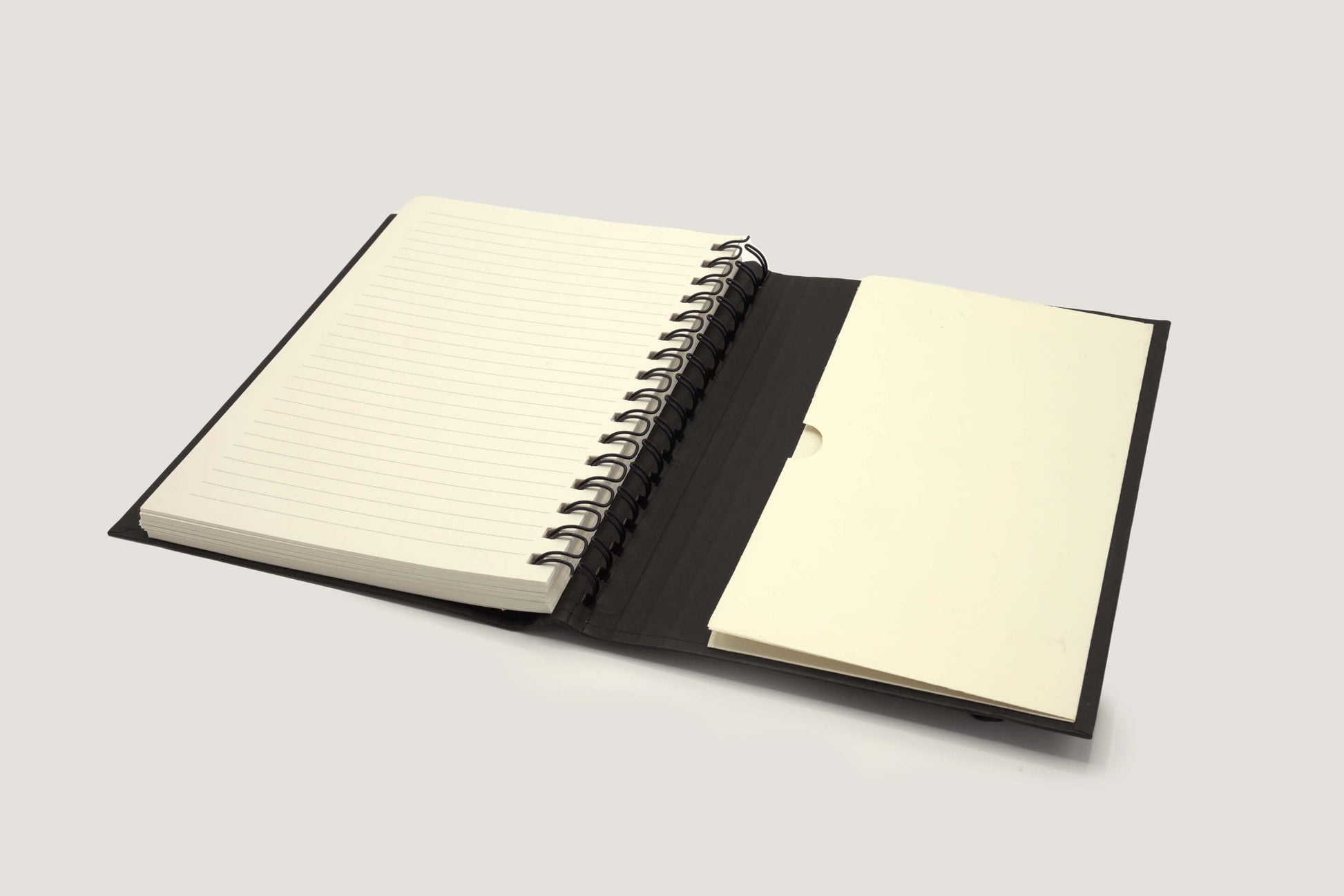hahnemuhle schetsdagboek a5 met ringband zwart open laatste pagina met vakje schuin