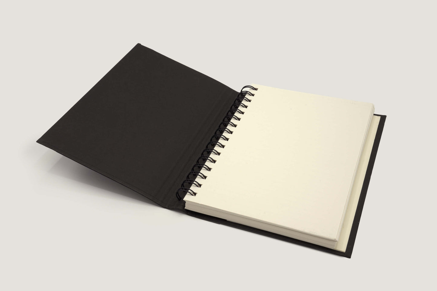 hahnemuhle schetsdagboek a5 met ringband zwart opengeslagen eerste pagina