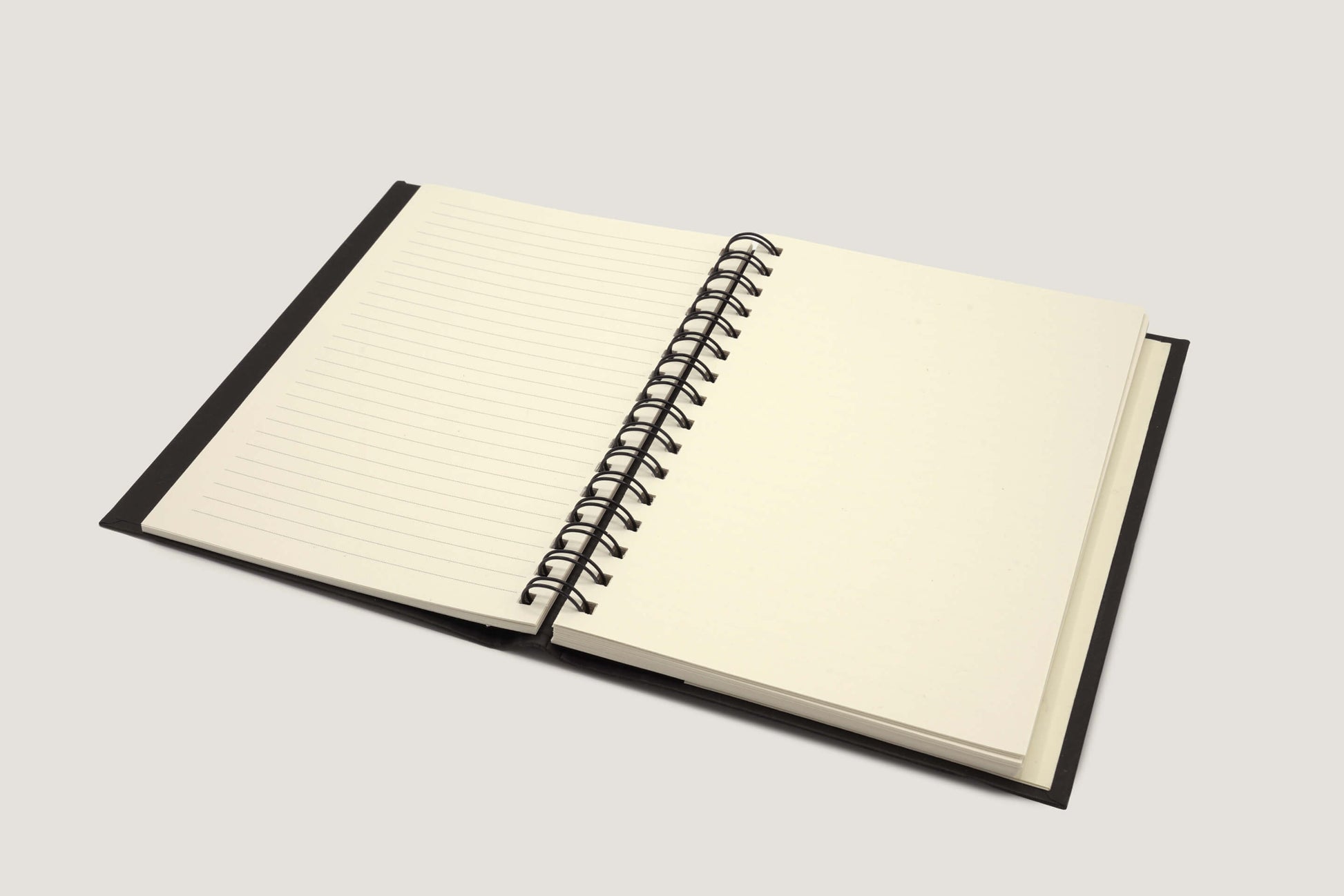hahnemuhle schetsdagboek a5 met ringband zwart binnenkant open lijntjes en blanco papier